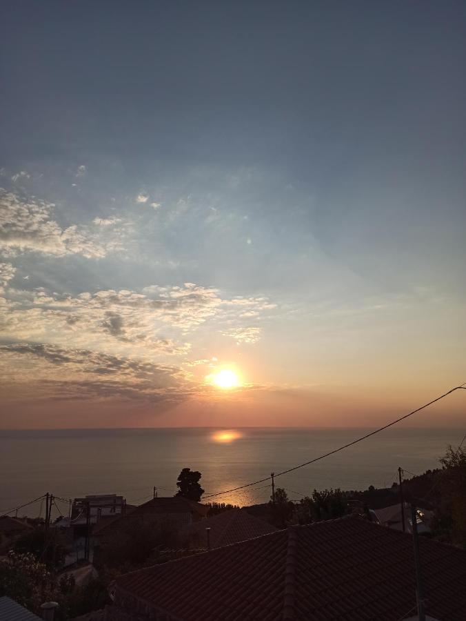 Sun Meets Sea Apartment Athanion Bagian luar foto