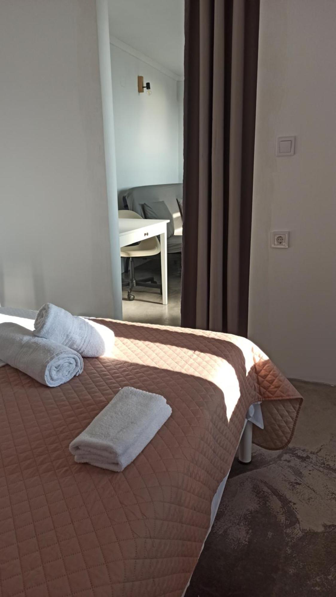 Sun Meets Sea Apartment Athanion Bagian luar foto
